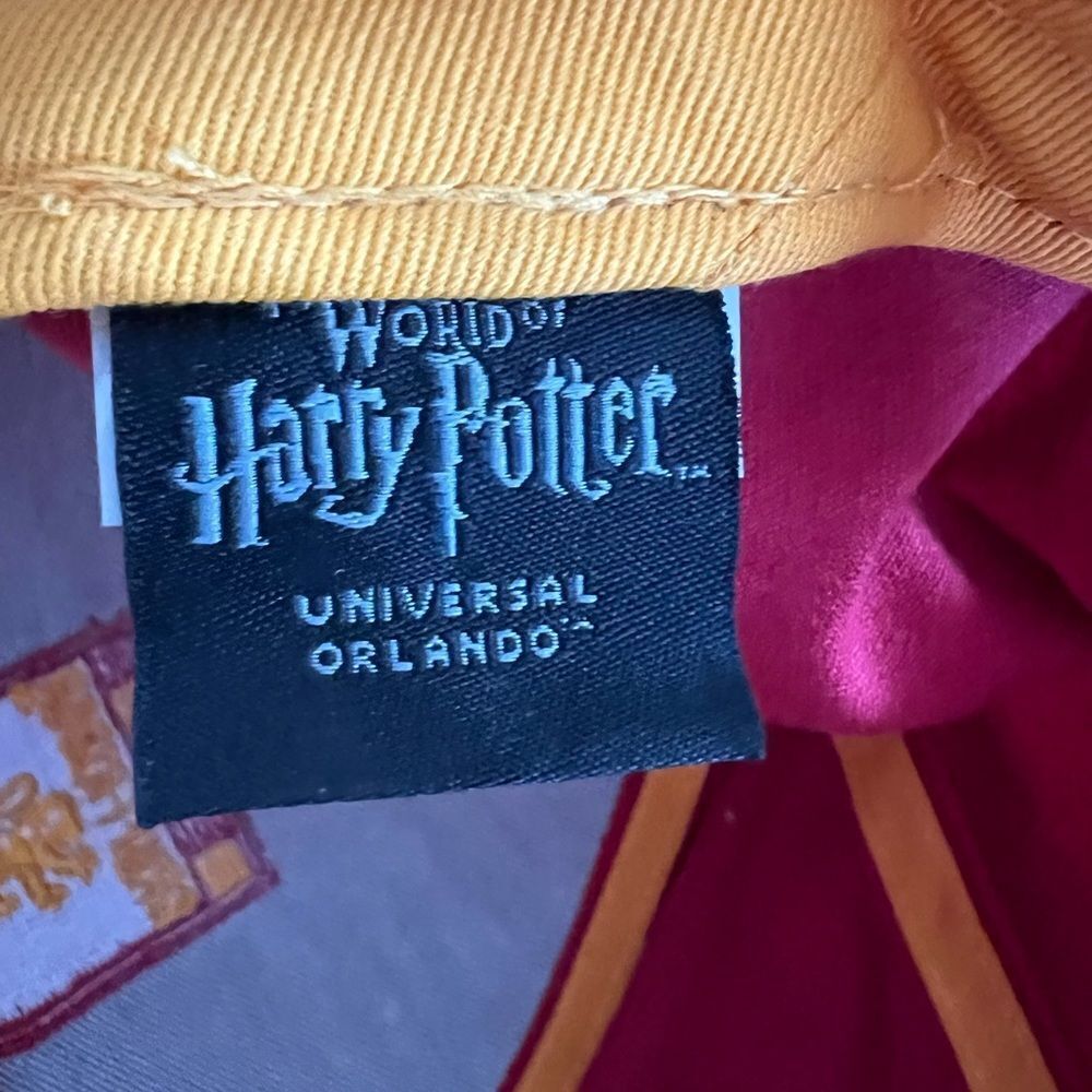 Harry Potter Gryffindor Hat - Picture 7 of 7